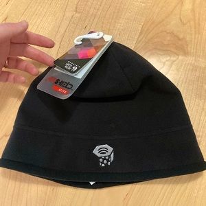 Mountain Hardwear Airshield fleece beanie, tags on
